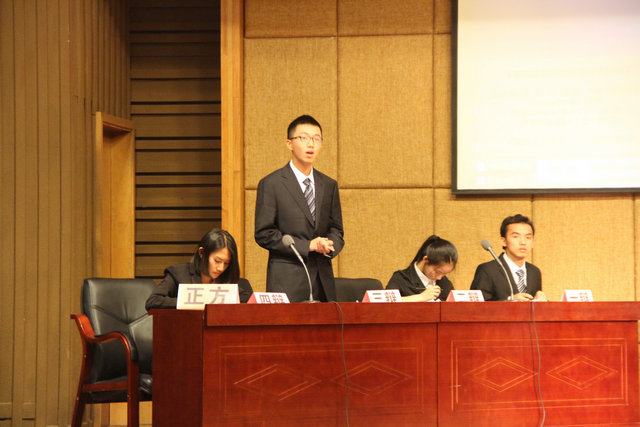 6辩论赛正方(吉林大学).JPG